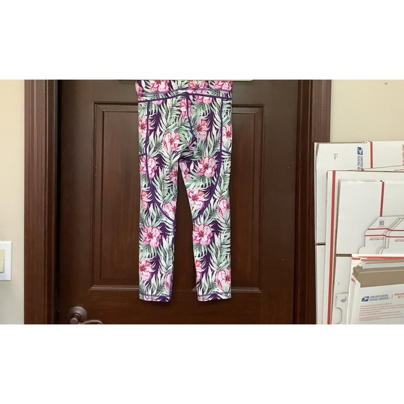 Zyia Active Floral Zipper Pocket  light n tight size 6-8 EUC - Picture 4 of 5